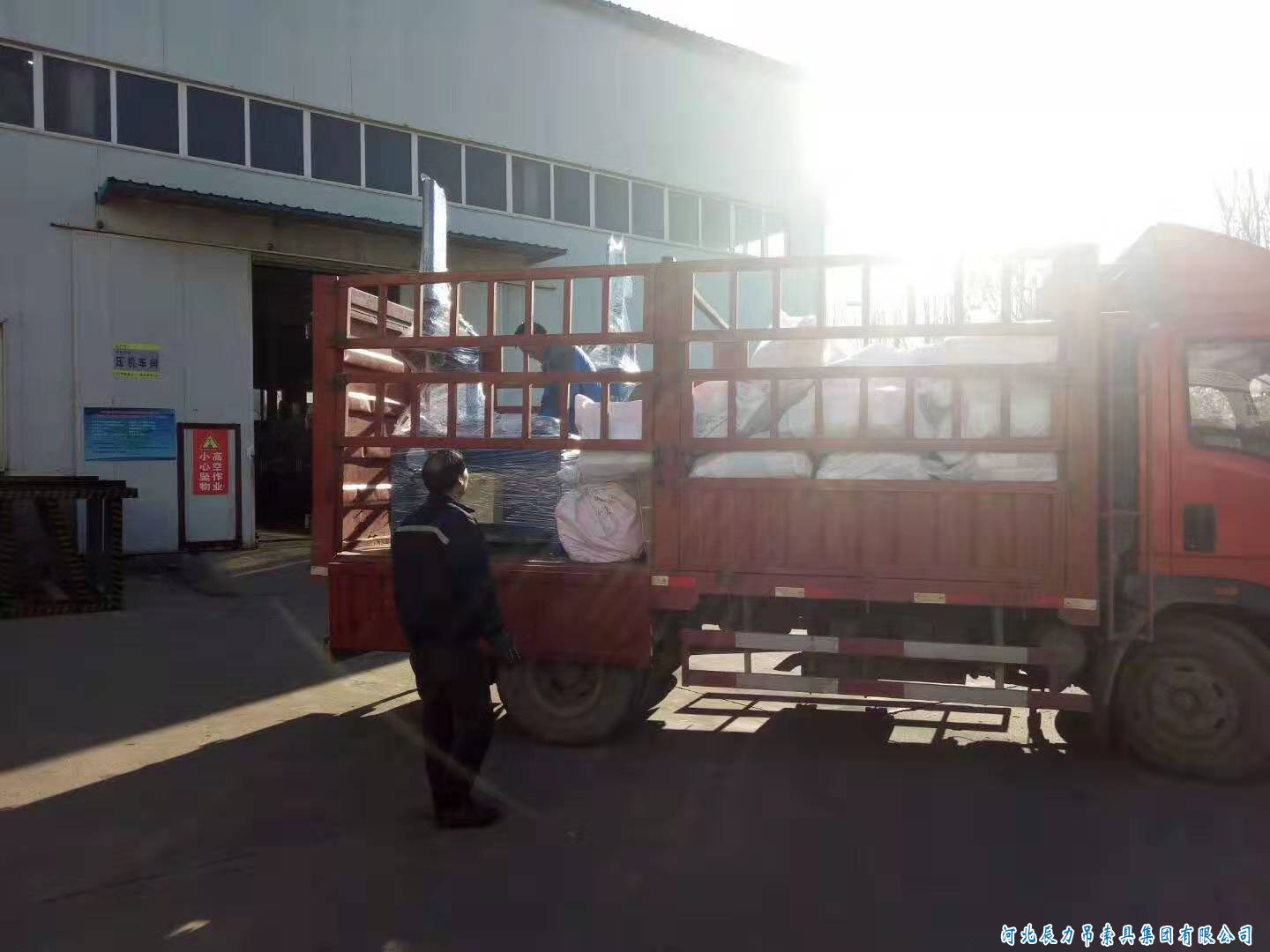 兩臺辰力32型鋼絲繩插套機發貨！